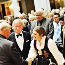 8. september: Kongen er til stede når Anders Jahres kulturpris for 2011 deles ut i Universitetets aula. Billedhuggerne Kristian Blystad og Bård Breivik mottok prisen, som tildeles for fremragende innsats for norsk kulturliv. (foto: Scanpix)